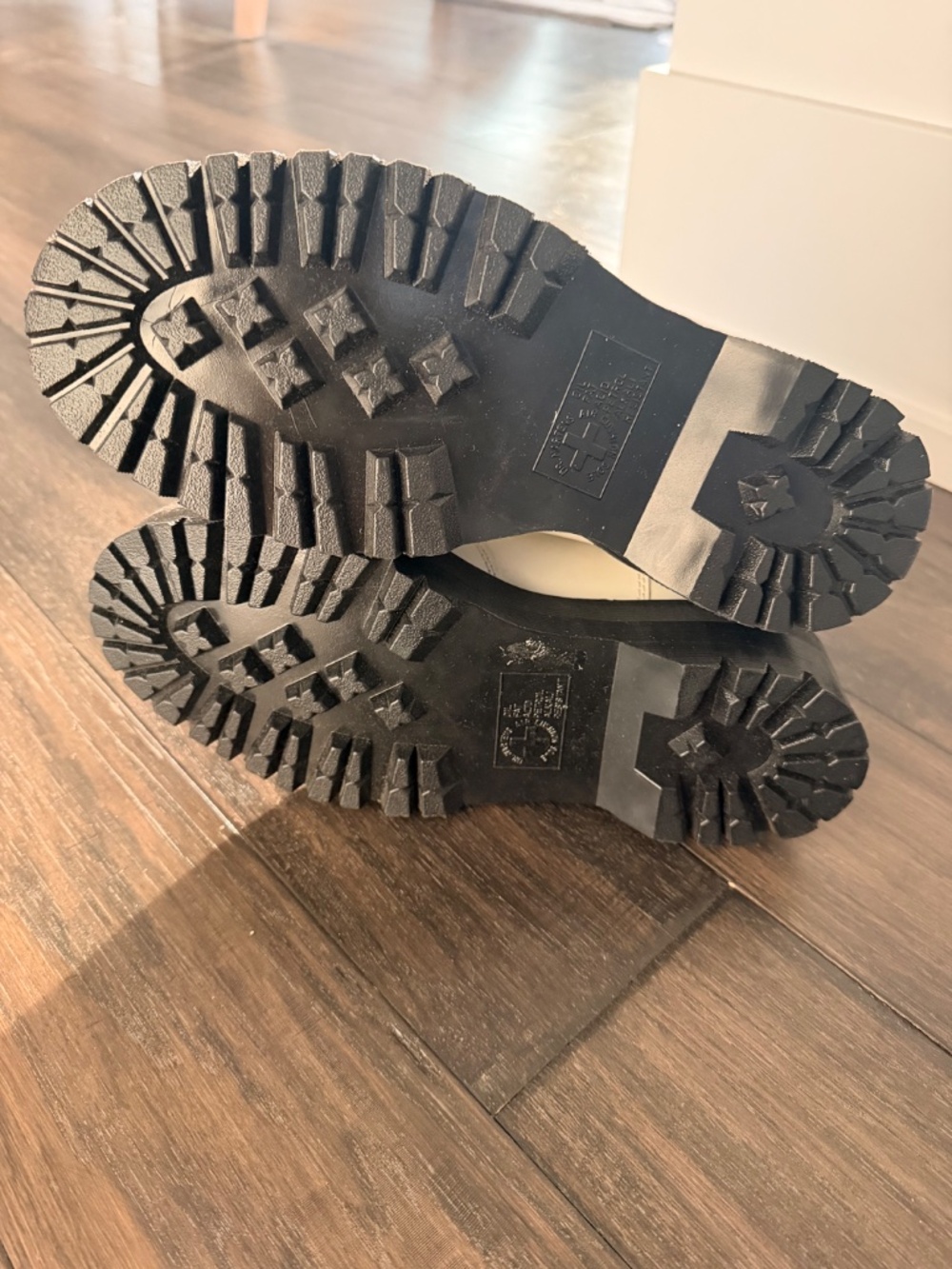 DR. MARTENS 2976 Quad Platform Chelsea Boots in White Sz 9 NEW $225!! - Picture 4 of 4